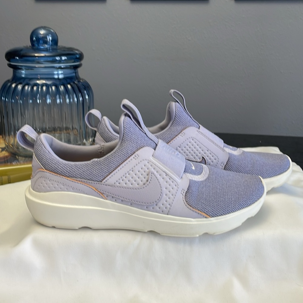 Women’s Nike Running Shoes Size 6.5 Lavendar Orange Slip-on VGUC